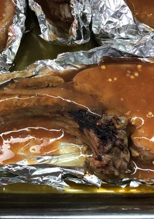 Una foto de Costilla de Cerdo Sonorense “Rack de Cerdo Corte Francés “