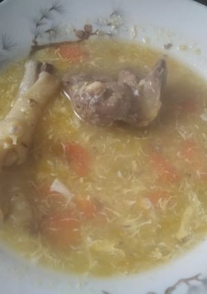 Una foto de Sopa de sémola con carne y pollo