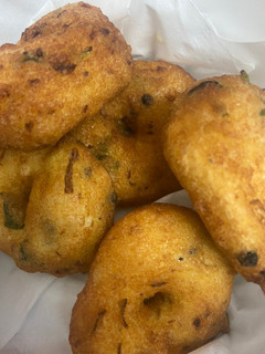 A picture of Urad dal vada/medu vada.