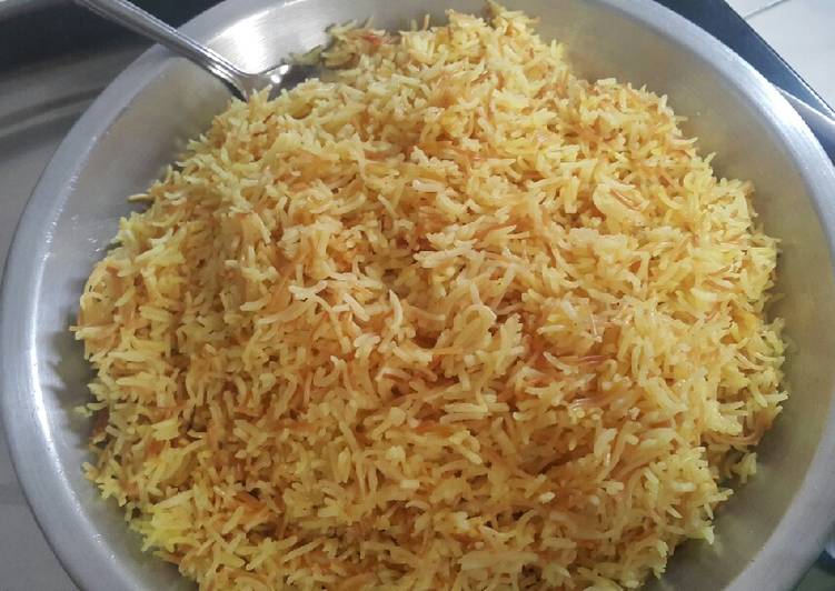 رز شعيرية بالكركم