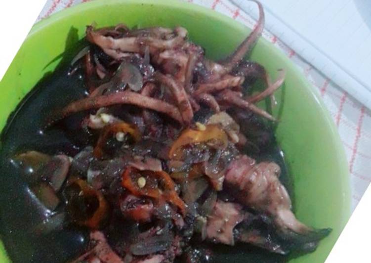 Cara mengolah Tumis hitam kepala cumi yang sempurna