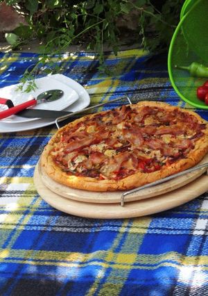 Pizzakövön sült magyaros pizza paleo recept fotója