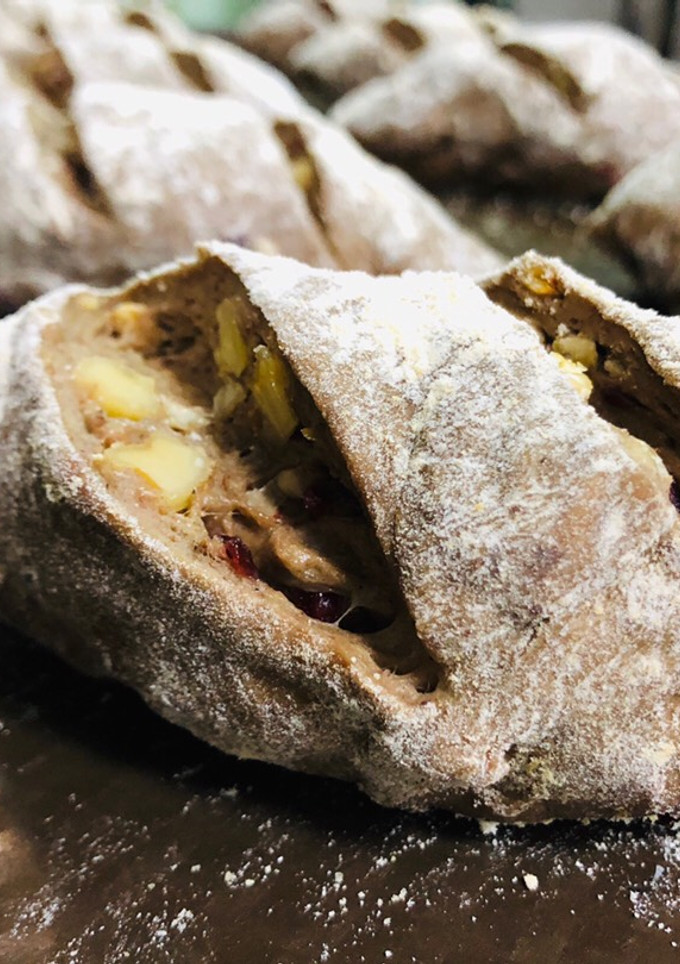 Una foto de Orujo de uvas pan de centeno de queso 🥖