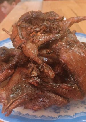 Hình của món Cút chiên tỏi.