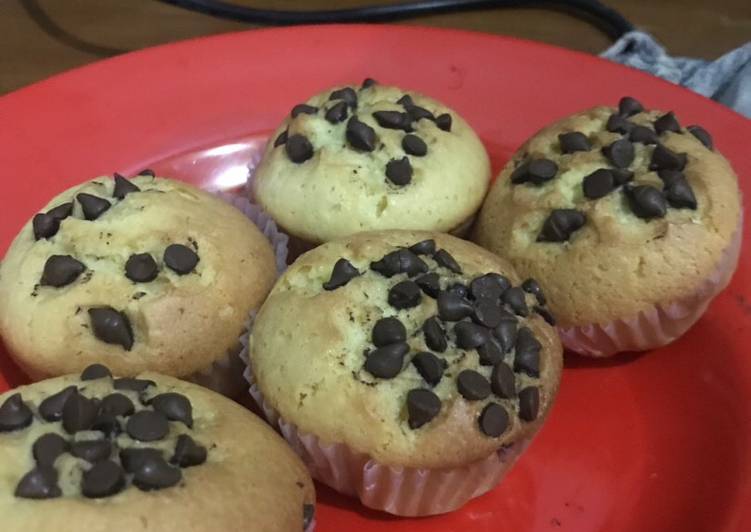 Langkah Mudah untuk Membuat Muffin vanilla choco cheese, Lezat Sekali