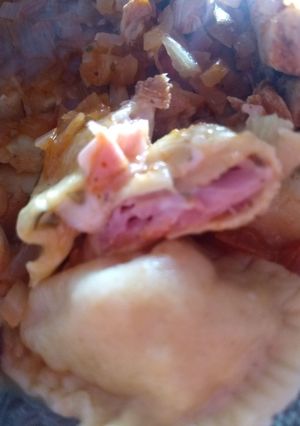 Una foto de Ravioles de jamón y queso 😋👏👏