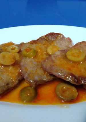 Una foto de Filetes de ternera en salsa con aceitunas