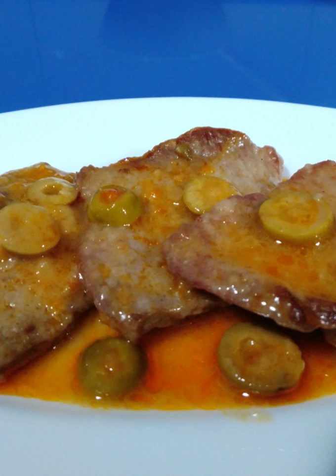 Una foto de Filetes de ternera en salsa con aceitunas