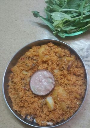 صورة لوصفة رز احمر ونسميه (رز مخربط بالعدني)