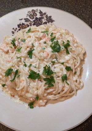 O poză a rețetei Paste (spaghete) cu somon afumat și sos de smântână.