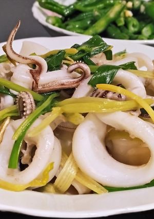 芹菜炒透抽 的食譜成品照片