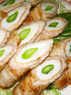 A picture of Asparagus in Chikuwa Wrapped in Pork Belly.