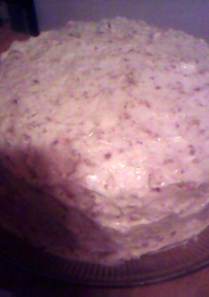 A picture of Red velvet cake and Icing.