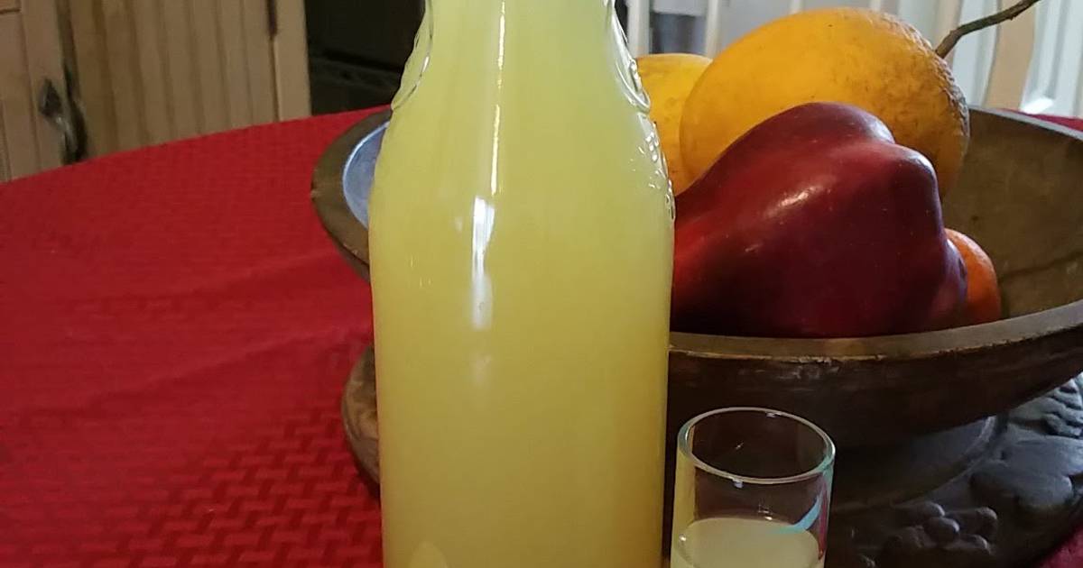 Лимончелло рецепт 1 литр. Лимончелло. Лимончелло Братск. Как сделать Лимончелло в домашних условиях. Лимончелло Сан ламаджо.