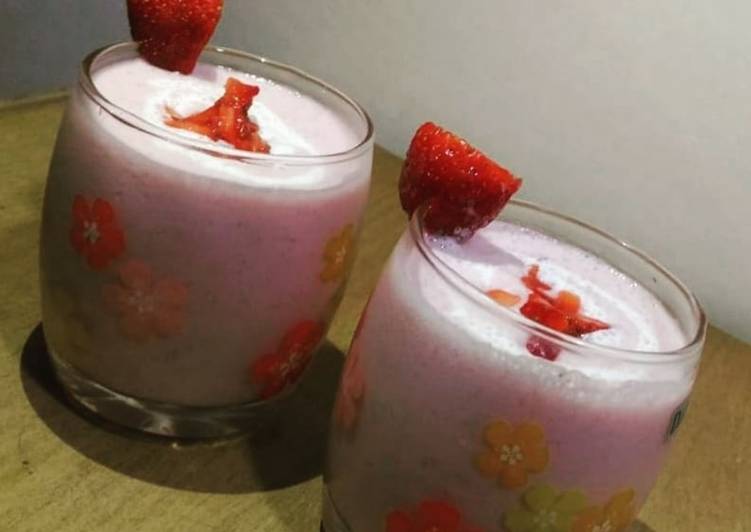 Recipe of Super Quick Homemade Strawberry Smoothie