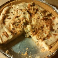 A picture of Butterfinger cheesecake.