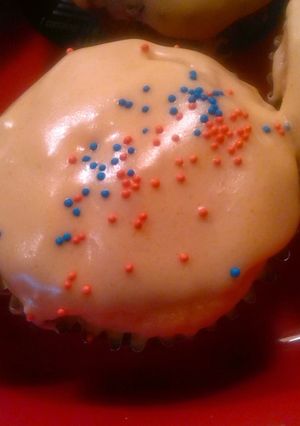 A picture of Orange creamsicle icing.