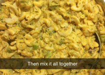 Easiest Way to Prepare Appetizing Cheesy chicken and broccoli pasta