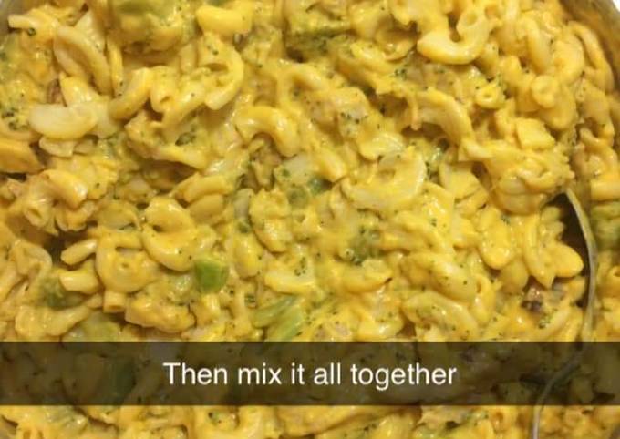 Recipe of Super Quick Homemade Cheesy chicken and broccoli pasta