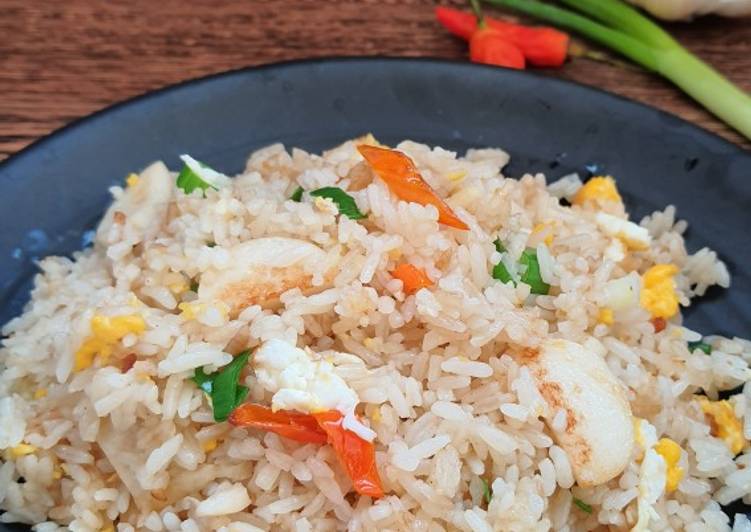 Cara Menyiapkan Nasi Goreng Bakso Ikan Cepat