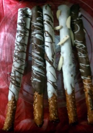 A picture of Patty's Easy Chocolate Covered Pretzels.