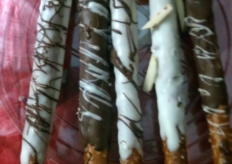 Patty's Easy Chocolate Covered Pretzels