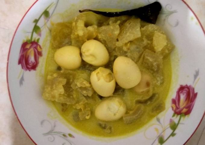 Gulai kikil telur puyuh