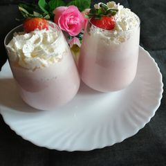 A picture of Strawberry milk shake.