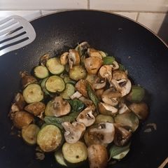 A picture of Courgettes, shallots, chestnut mushrooms.