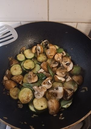 A picture of Courgettes, shallots, chestnut mushrooms.