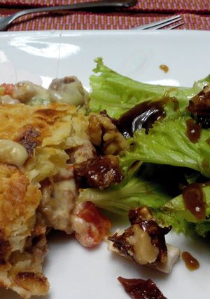 A picture of creamy chicken pastel.