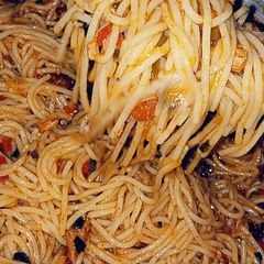 A picture of BBQ chowmein.