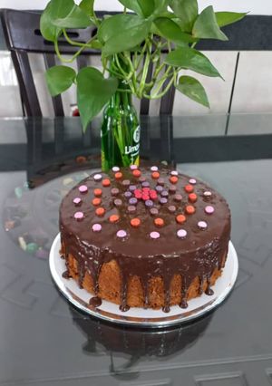 عکسی از دستور کیک ساده با روکش شکلات