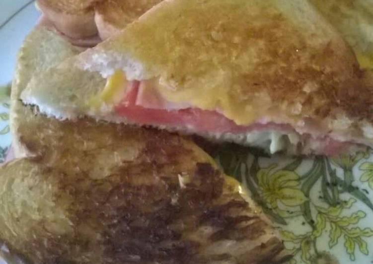 How to Prepare Ultimate Grilled Ham &amp; Cheese Sandwich