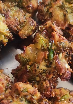 ब्रोकोली पकौड़ा(broccoli pakoda recipe in hindi) रेसिपी मुख्य फोटो