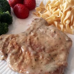 A picture of Creamy ranch pork chops.