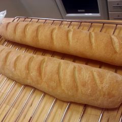 A picture of good and easy baguette.