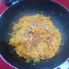 A picture of Lasooni masoor dal.