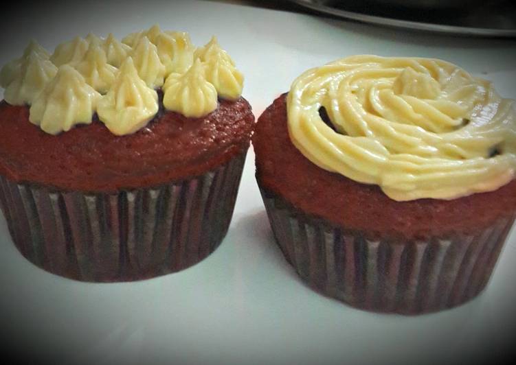 red velvet cupcake recipe main photo
