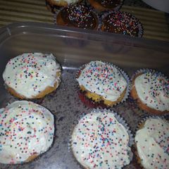 A picture of Pineapple Cupcakes.