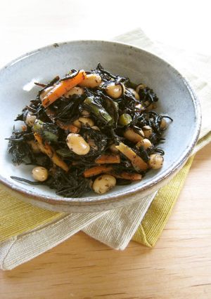 A picture of Stir-fried and Braised Hijiki Seaweed and Soy Beans.