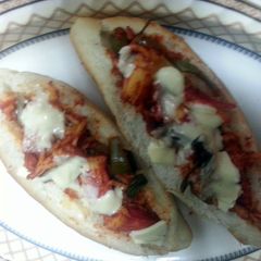 A picture of Chilli pepper crab meat sandwich.