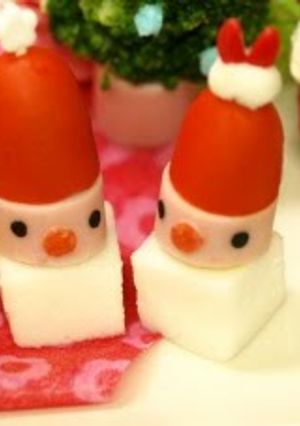 A picture of Christmas Santa Clause Pinchos.