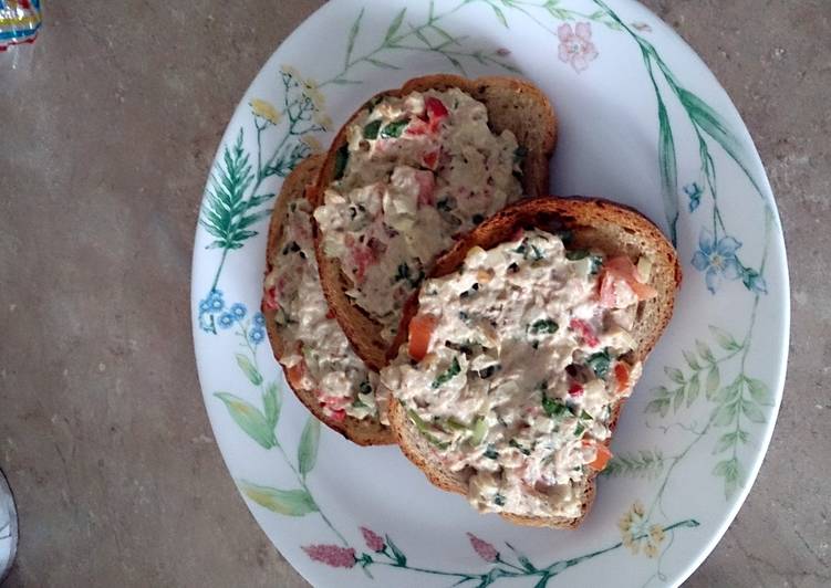 Garlic bread tuna salad