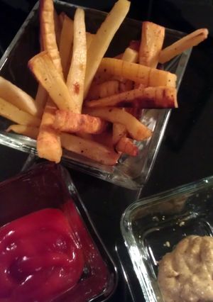 A picture of Parsnip Fries.