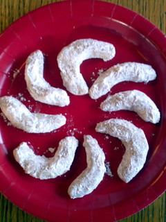 A picture of Crescent Cookies.