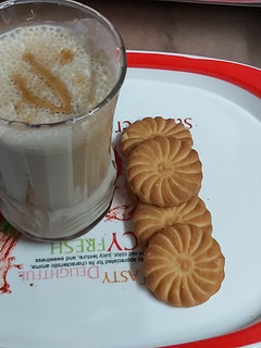 ठंडी ठंडी कॉफ़ी (Cold Coffee Recipe In Hindi) रेसिपी मुख्य फोटो