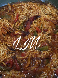 Una foto de Noodles o fideos chinos