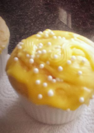 A picture of 1 minute cup (mug) cakes.