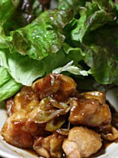 A picture of Yakitori-style Chicken in a Frying Pan.